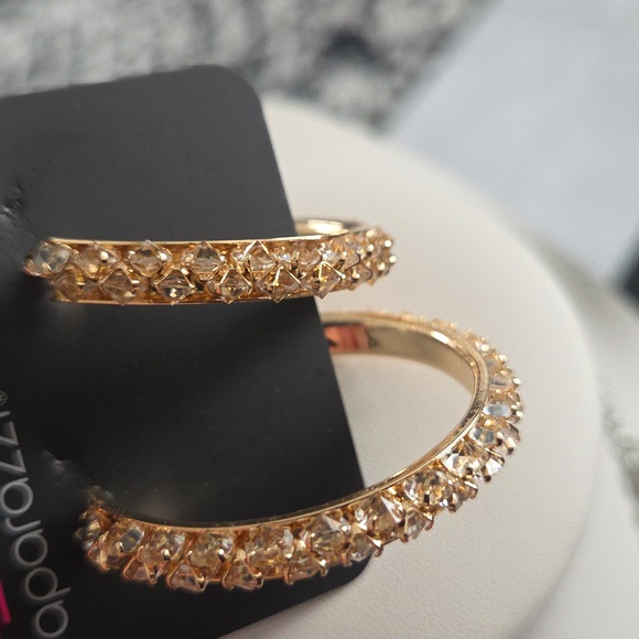 Paparazzi Gold Sparkly Hoop Earrings NWT - Picture 2 of 3